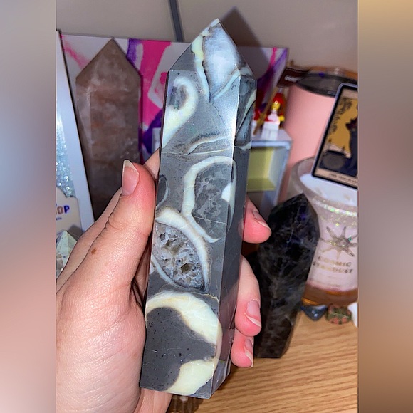 Thousand Eye Jasper Tower - Picture 1 of 2